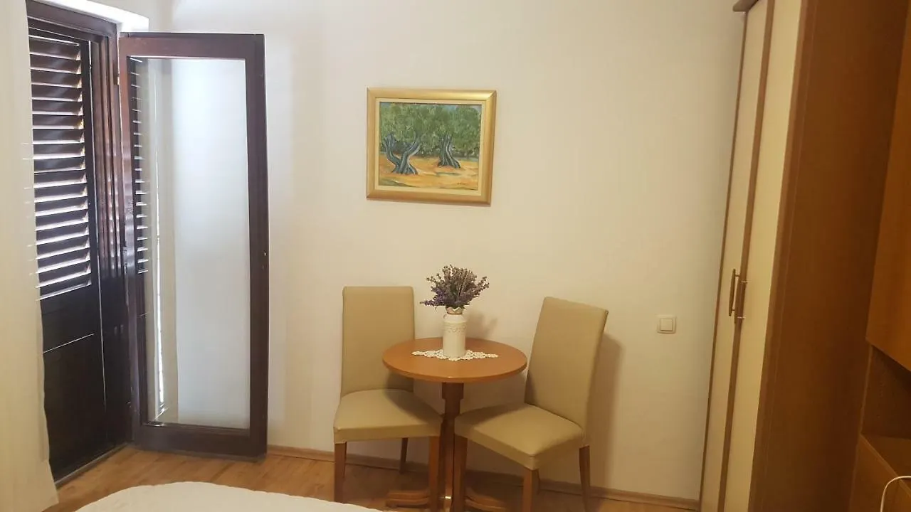 Apartment Lavanda Garden Rab Town