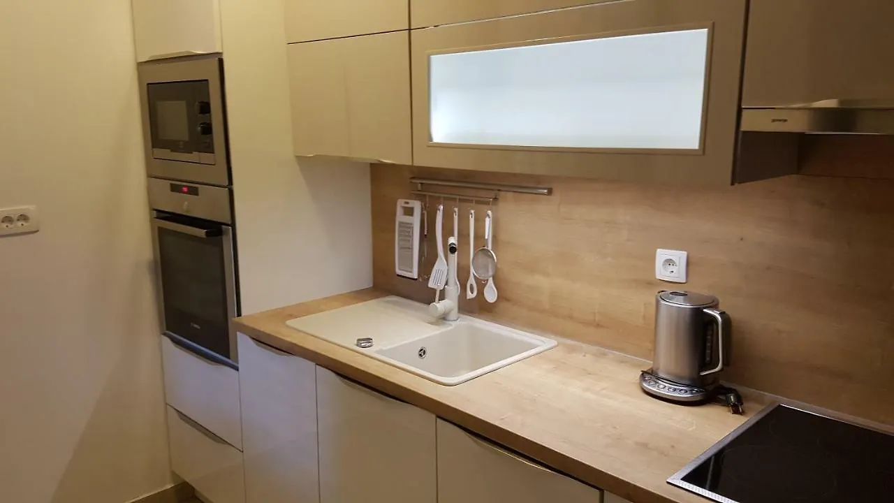Apartment Lavanda Garden Rab Town