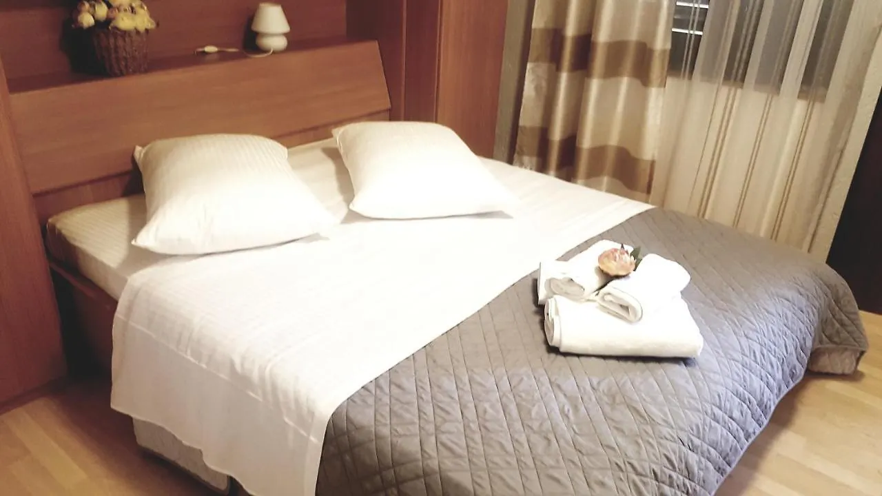 Apartment Lavanda Garden Rab Town